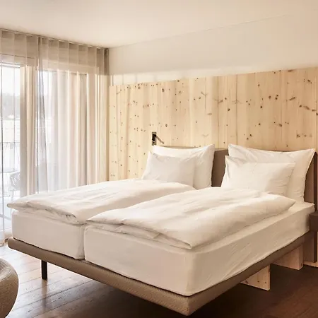 Hotel The 4*