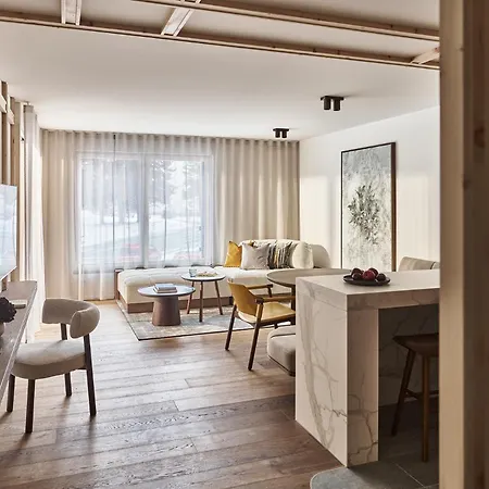 Hotel The 4*