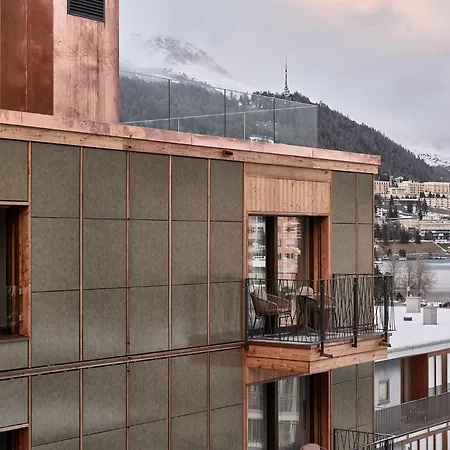 Hotel The 4*