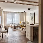 Hotel The 4*