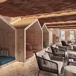 Hotel The 4*
